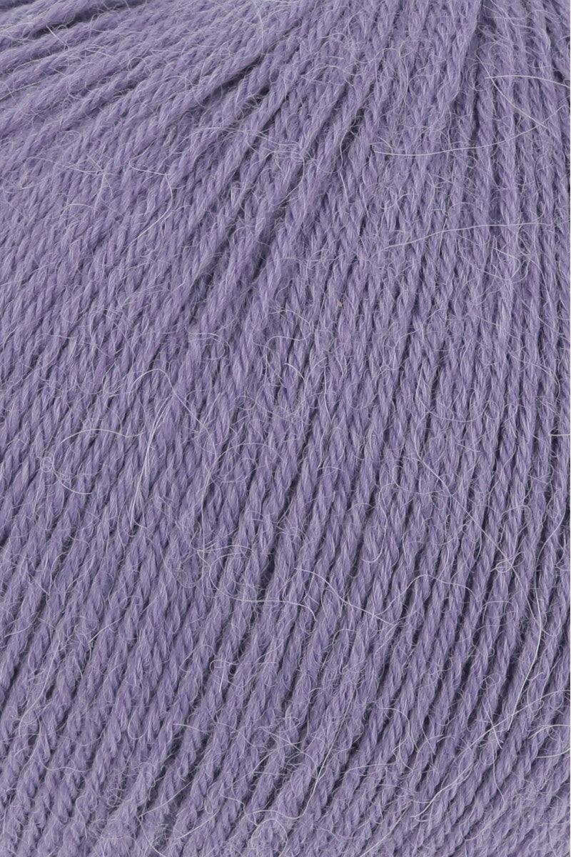 Lang Yarns Alpaca Soxx 4-ply Yarn, 390m / 100g – Dark Lilac (0045), yarn texture