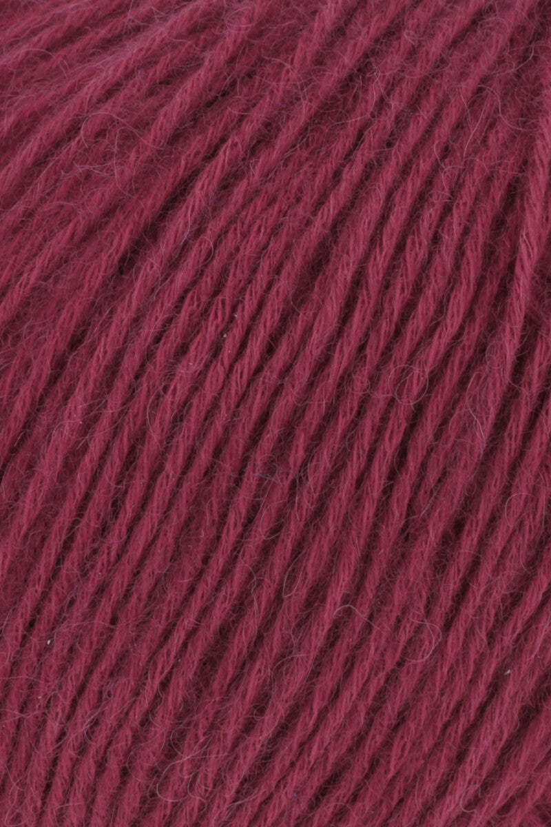 Lang Yarns Regina – 50g / 175m – Burgundy (0062) – detail