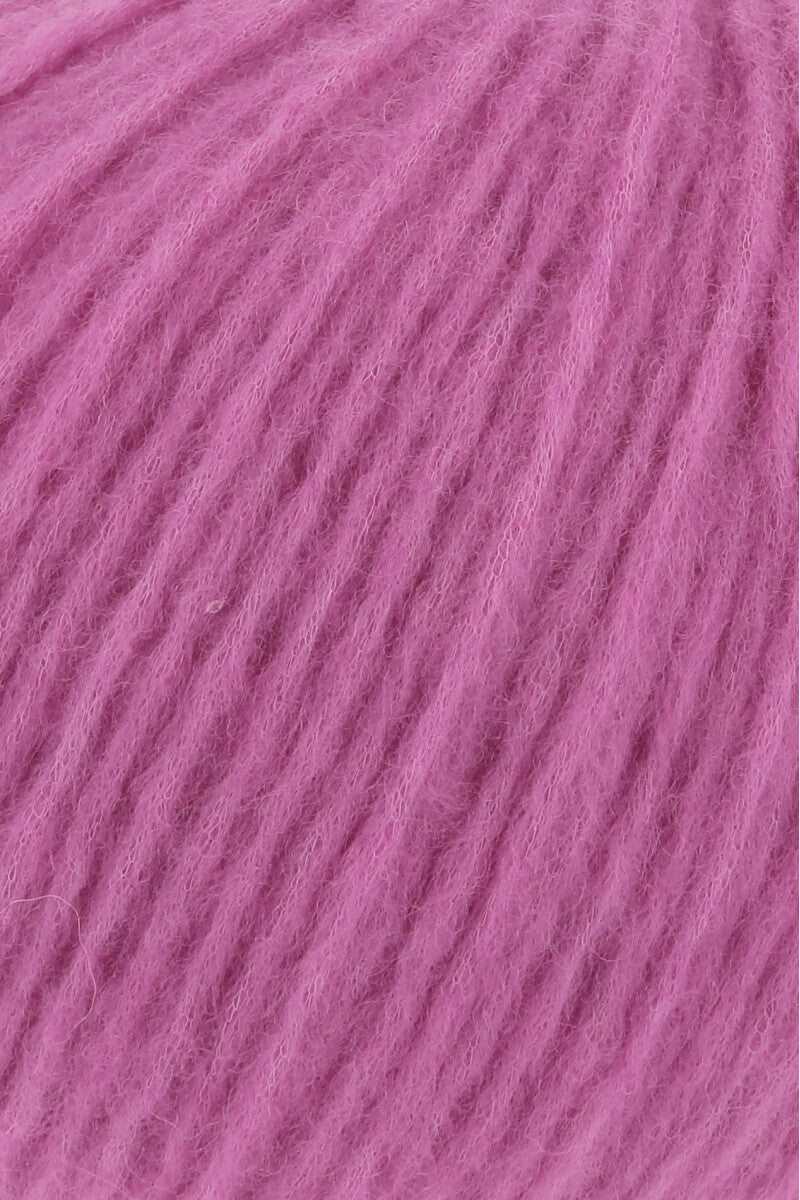 Lang Yarns Promise – 100g / 260m – Hot Pink (0085) – detail