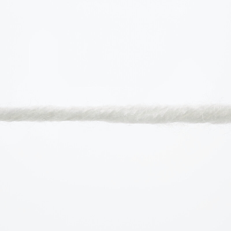 Lang Yarns Merino+ – 50g / 90m – Offwhite (0002) – yarn texture
