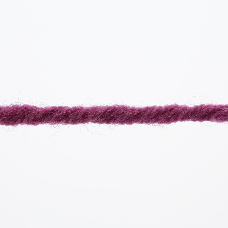 Lang Yarns Merino+ – 50g / 90m – Fuchsia (0166) – yarn texture