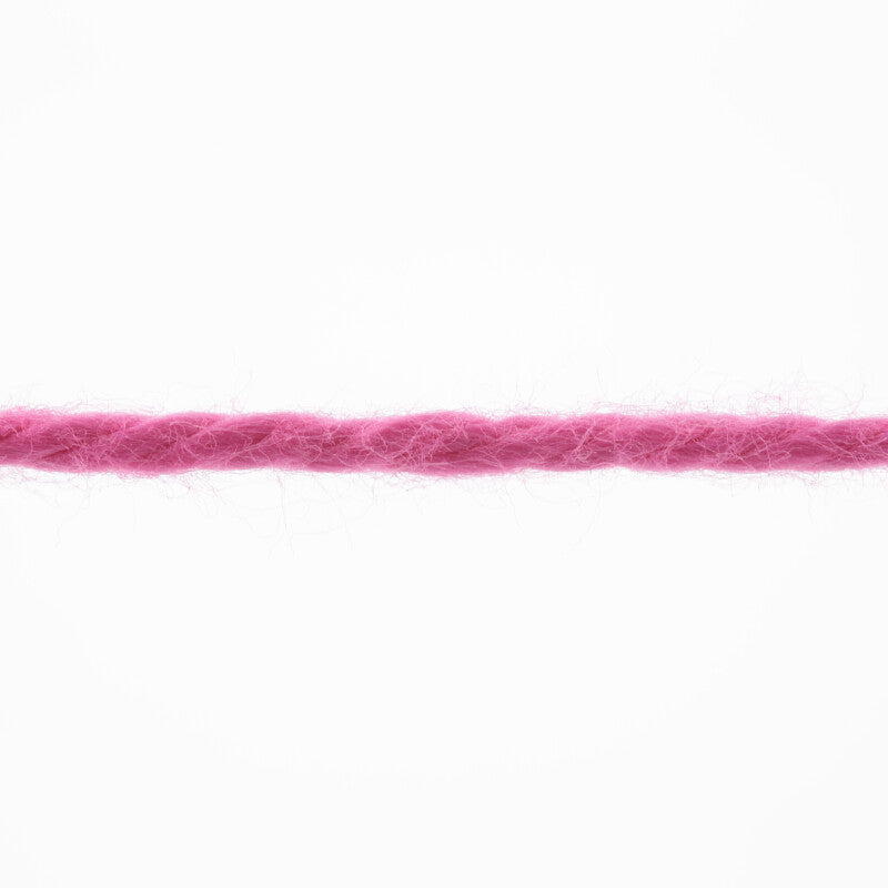 Lang Yarns Tissa – 50g / 80m – Flamingo (0082) – yarn texture