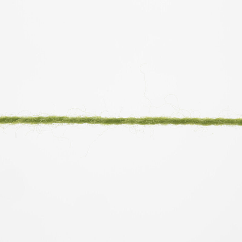 Lang Yarns Merino 400 Lace – 25g / 200m – Lime (0044) – yarn texture