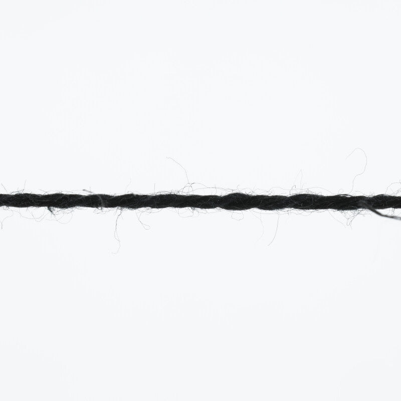 Lang Yarns Pride – 100g / 280m – Black (0004) – yarn texture
