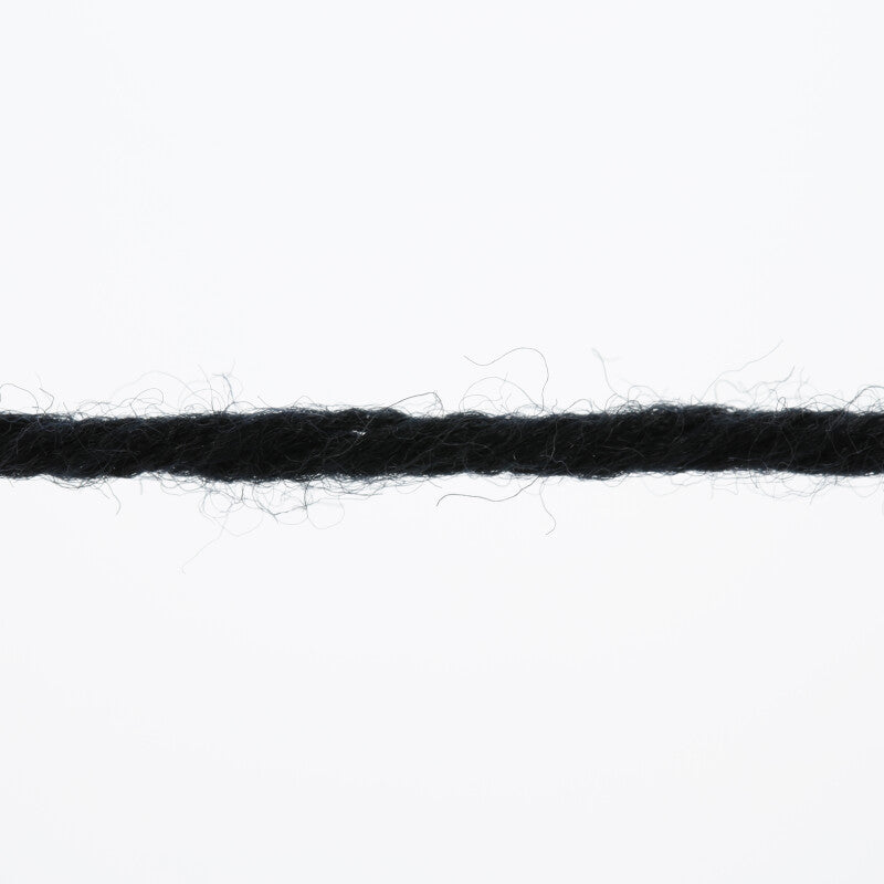 Lang Yarns Merino+ – 50g / 90m – Black (0004) – yarn texture