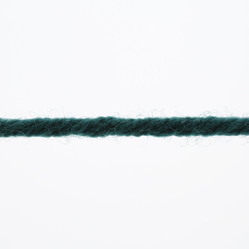 Lang Yarns Merino+ – 50g / 90m – Fir (0017) – yarn texture