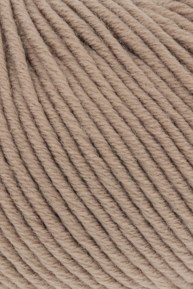 Lang Yarns Merino+ – 50g / 90m – Camel (0139) – detail