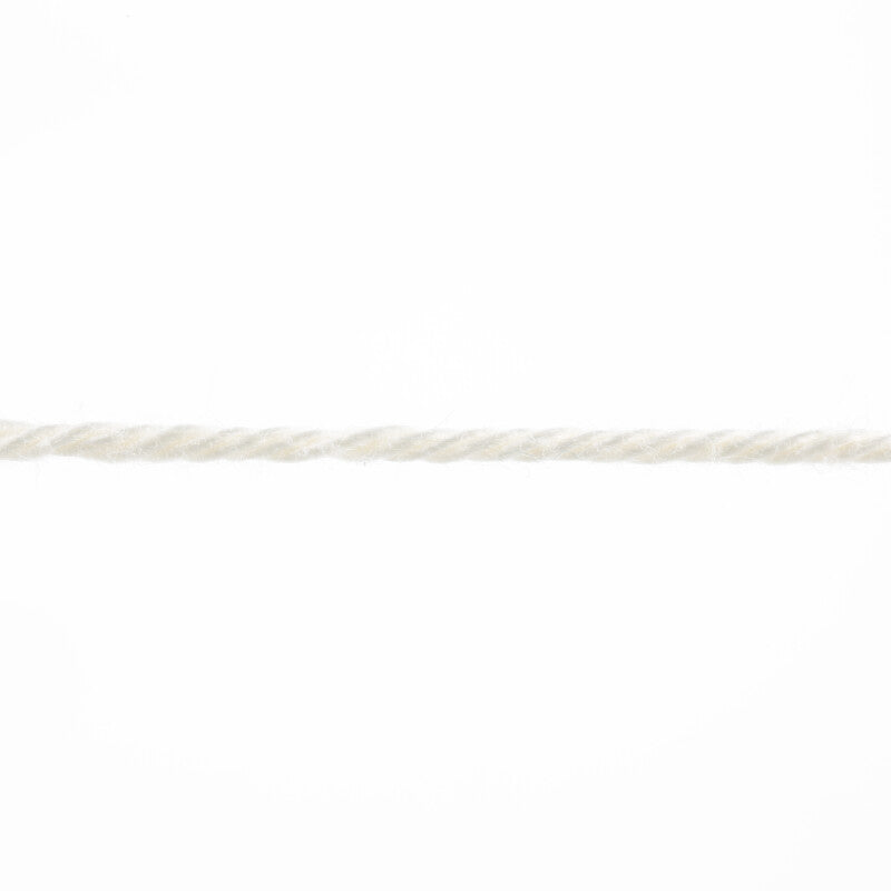 Lang Yarns Quattro – 50g / 120m – Offwhite (0094) – yarn texture