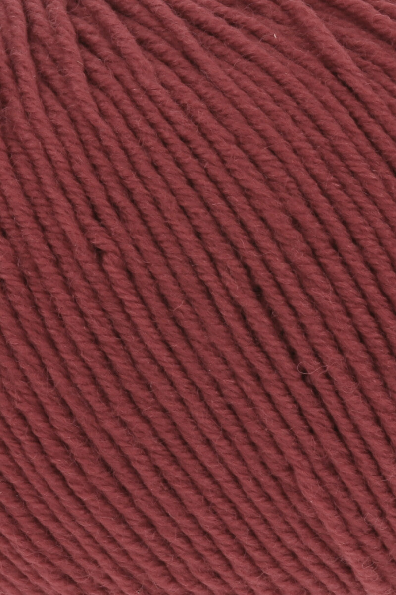 Lang Yarns Merino 150 Yarn, 150m / 50g – Chianti (0062), yarn texture