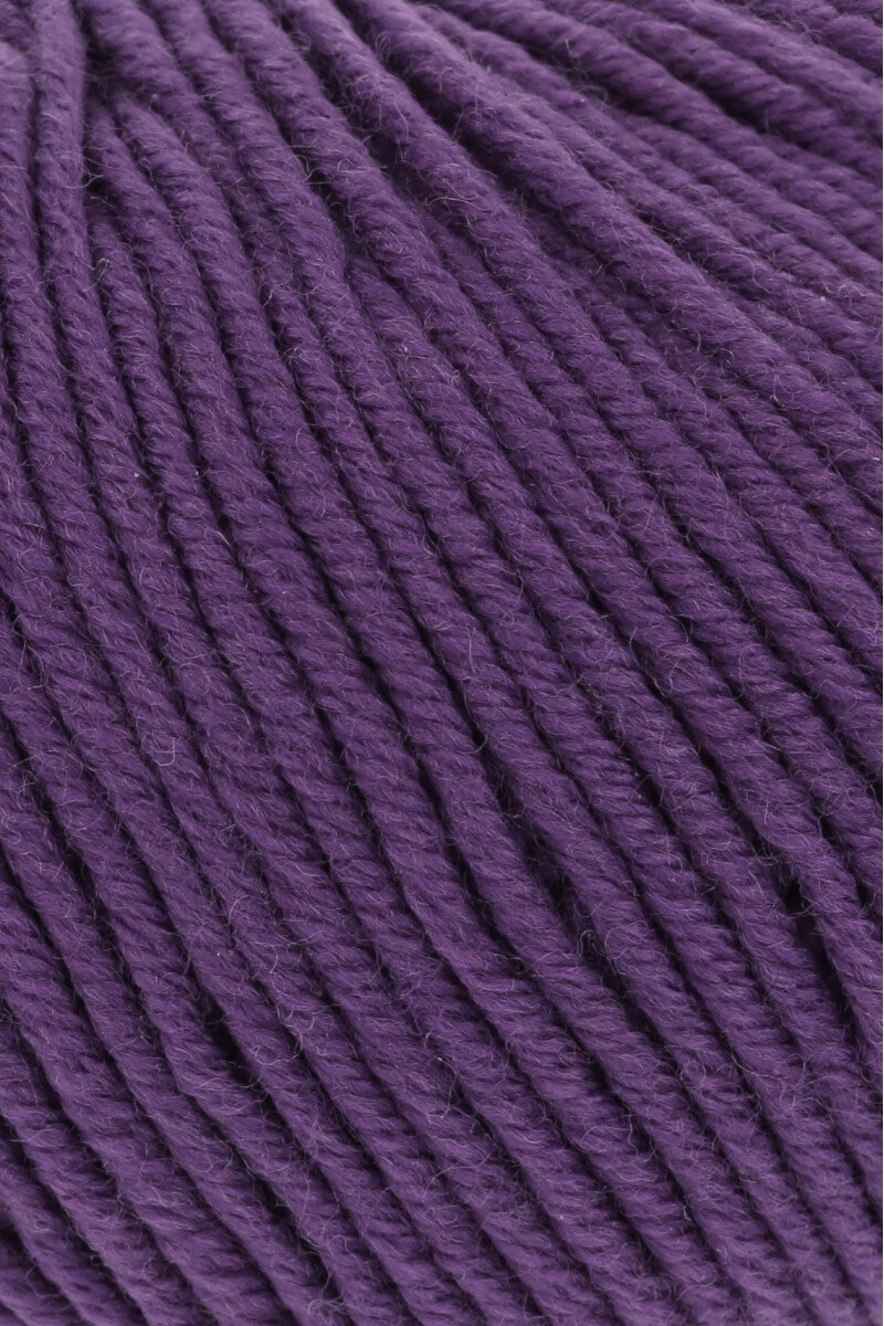 Lang Yarns Merino 120 Yarn, 120m / 50g – Lilac (0147), yarn texture