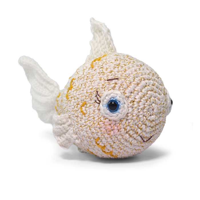 Circulo Amigurumi Sparkle 149 m / 80 g - Crocheted fish  on a white background